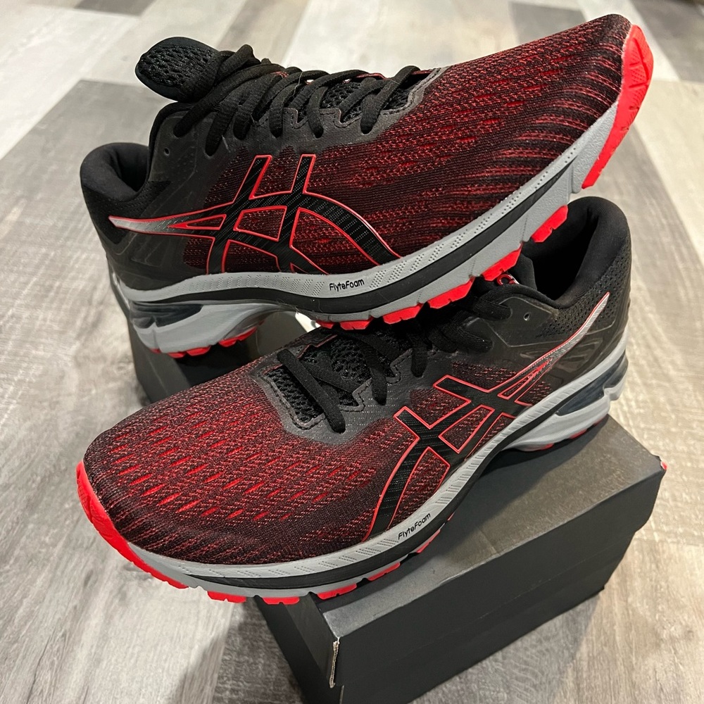 ASICS, MENS, Size 9, “GT-2000 9”